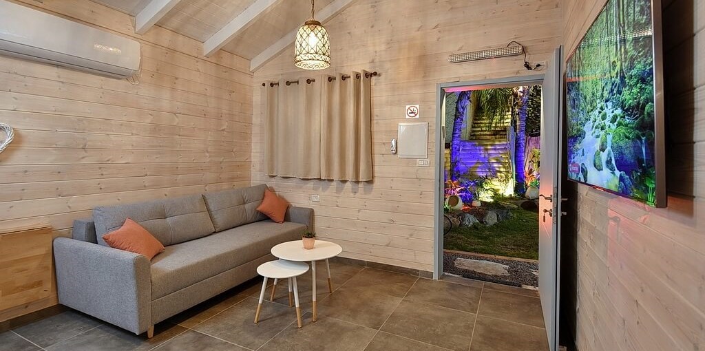 נחלים בקתות בטבע פלג (21).jpg