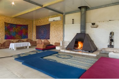 אצל שמשון בחצר - החאן