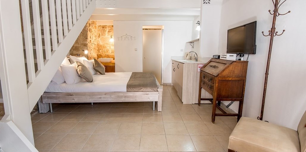 מלון בוטיק רוזנטליס חדר ספיר (1).jpg