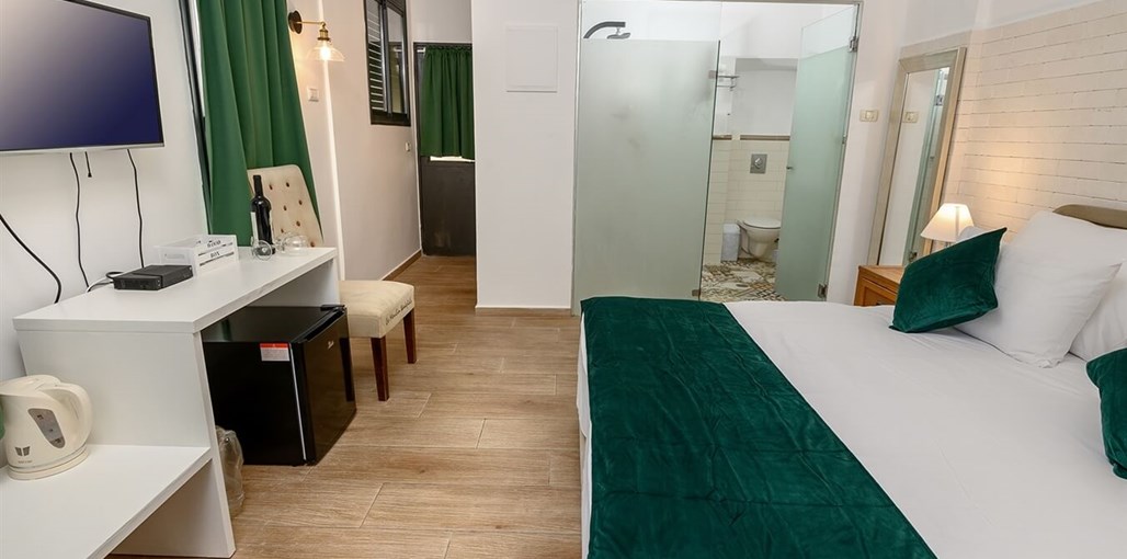 מלון בוטיק רוזנטליס חדר גינה (2).jpg