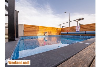 אחוזת המלכה - Villa Queen - הבריכה והחצר