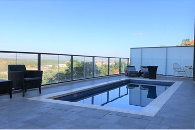 זריחה בזכרון - הבריכה והסביבה