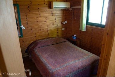 אצל אבנר - בקתות העץ