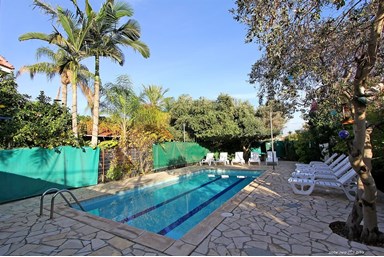 נופש דביר - הבריכה, החצר והנוף