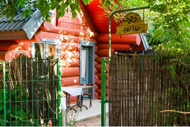 אלומה בכפר - בקתות הגלריה