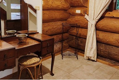 אלומה בכפר - בקתות הגלריה