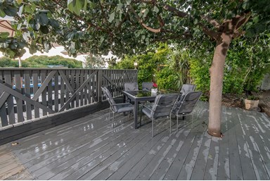 בקתות עץ סיגלית - הבריכה והנוף