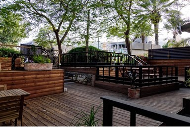 כנרת לודג'ינג - Kinneret Lodging - החצר הכפרית