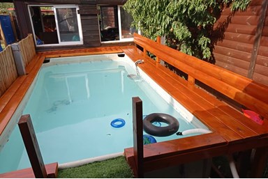 רגוע בגולן - הבריכה והחצר