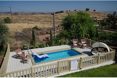 סוויטות אספרנסה - החצר והבריכה