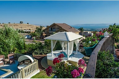 סוויטות אספרנסה - החצר והבריכה