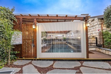 פנינת הברון מטולה - בריכה מחוממת ומקורה