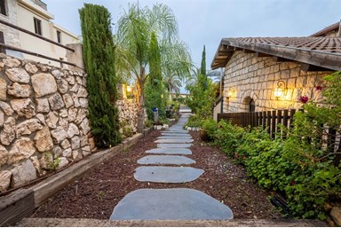 פנינת הברון מטולה - בריכה מחוממת ומקורה