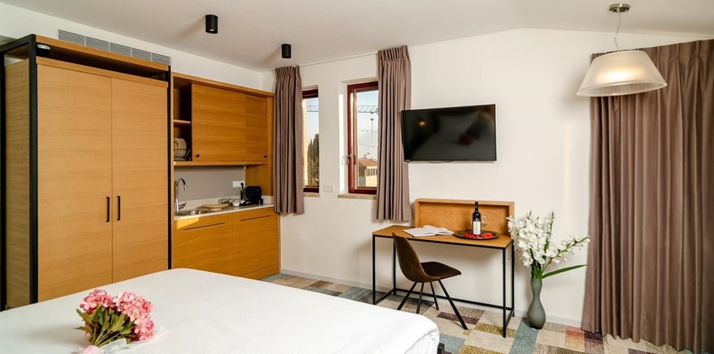 מלון ביאזי סוויטה זוגית עם מרפסת 2.jpg