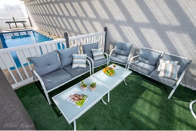 ניו גולד - החצר והבריכה