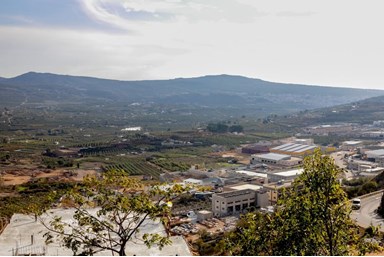 פנינת החרמון - המרפסת, החצר והנוף