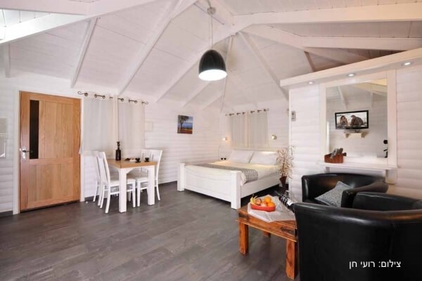 הילת האור בוטיק בקתת נרקיס (3).jpg