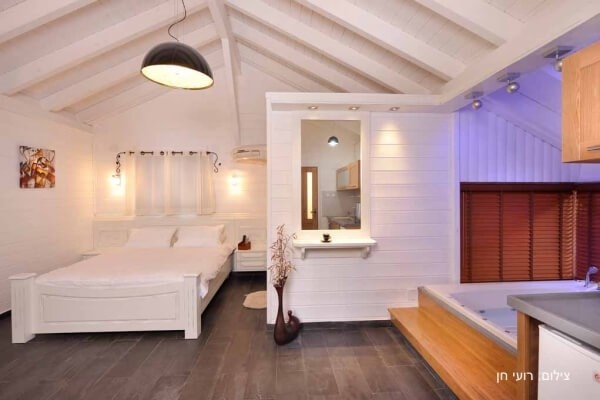 הילת האור בוטיק בקתות סביון ושושן (4).jpg