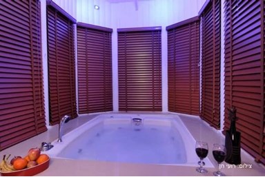 הילת האור בוטיק - בקתת ורד