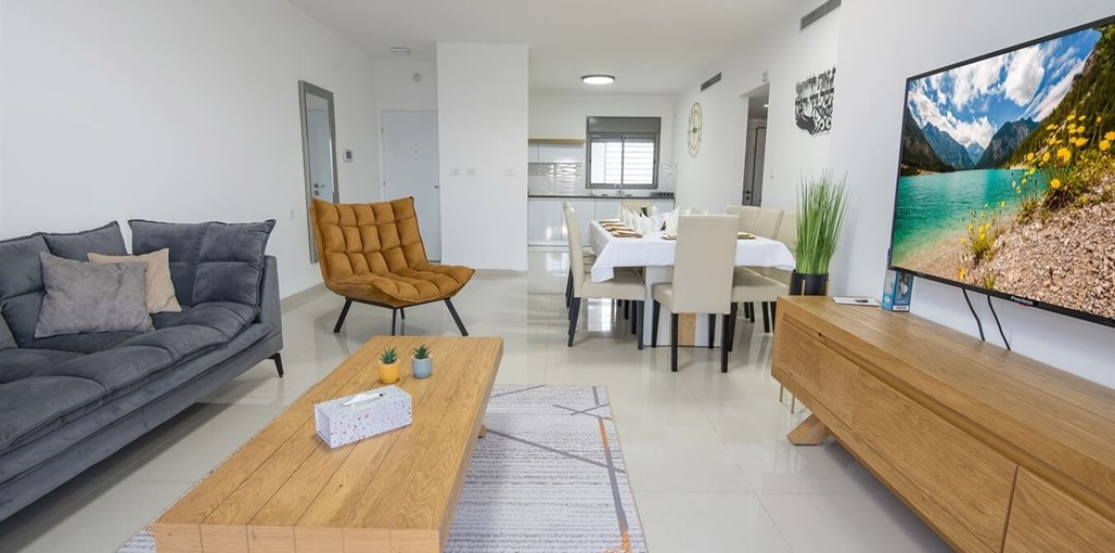 אצל בתיה הסלון (1).jpg