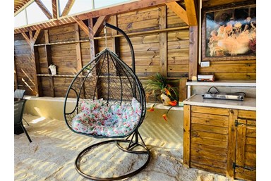 צימר גבעת השלווה - החצר המרכזית