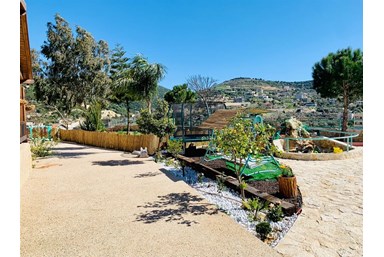 צימר גבעת השלווה - החצר המרכזית