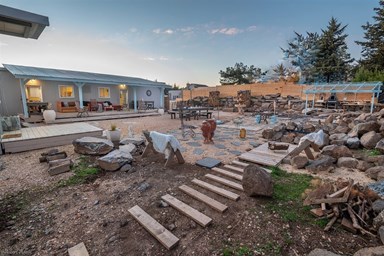 איי לה - Ay La צימרים אלרום - מתחם חוץ