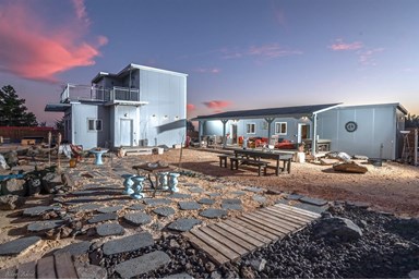 איי לה - Ay La צימרים אלרום - מתחם חוץ