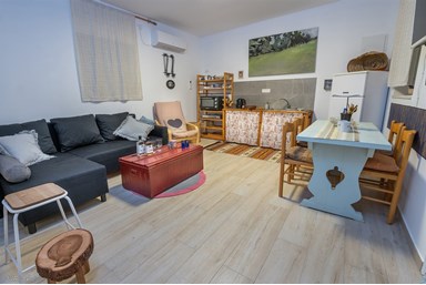 איי לה - Ay La צימרים אלרום - צימר סלע