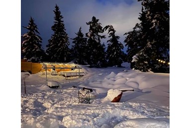 איי לה - Ay La צימרים אלרום - מתחם חוץ