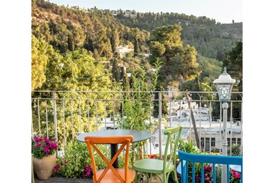 פלורה וואלי בוטיק - Flora Valley  - המרפסת והנוף