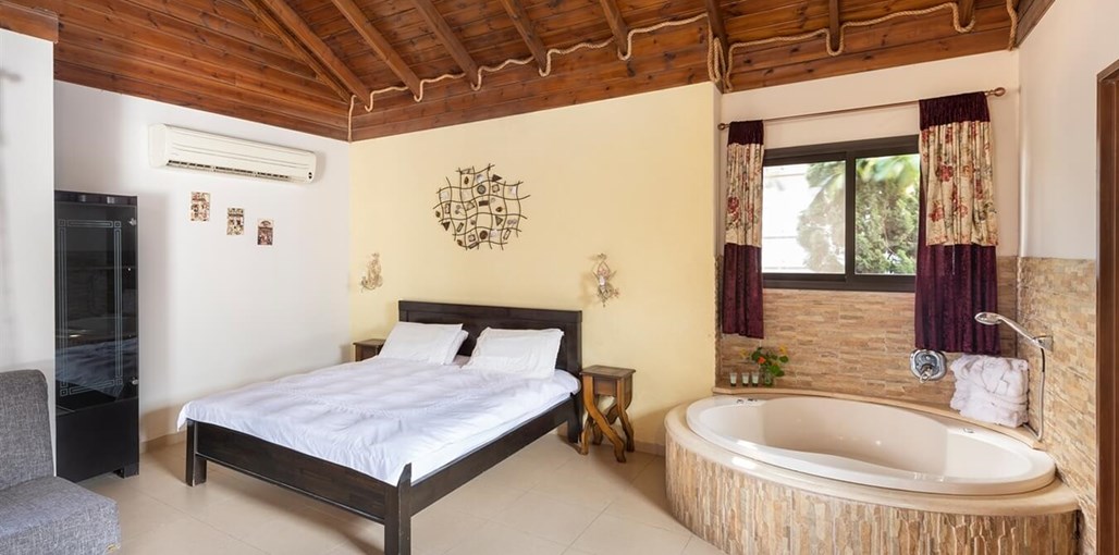 אחוזת האלה בגולן פנים (6).jpg