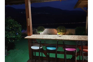 סוויטות ספא סטודיו - החצר, הבריכה הסאונה והנוף