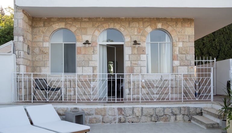 ח'אן עין כרם מלון בוטיק חגר גג חדש (7).jpg