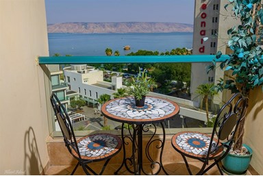 זוהר הכנרת - המרפסת והנוף