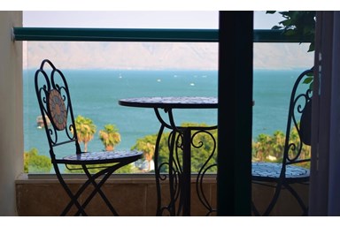 זוהר הכנרת - המרפסת והנוף