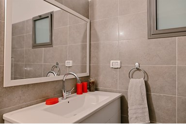 בראשית בגולן - בקתת גולן 