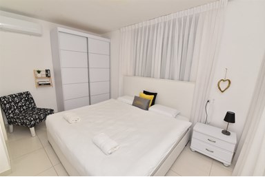 קראון דירות נופש – Crown - דירת גן דלוקס