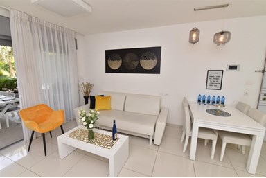 קראון דירות נופש – Crown - דירת גן דלוקס