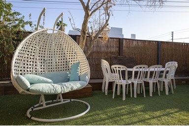 וילה דנה - החצר והבריכה