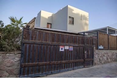 וילה דנה - החצר והבריכה