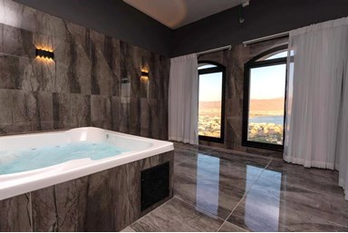 פנטהאוז הקומה ה-20 - המרפסת הג'קוזי והנוף