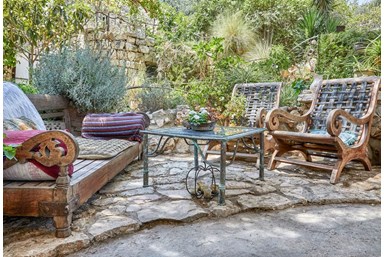 מול ציון - החצר והנוף