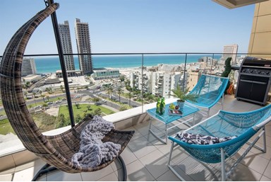 בת ים על הים - המרפסת והנוף