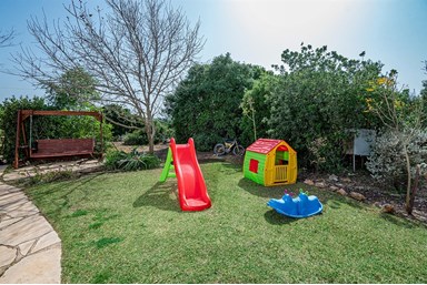 אורנופש בקצה החורש - החצר, הבריכה והנוף