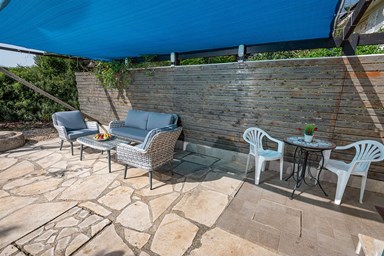 אורנופש בקצה החורש - החצר, הבריכה והנוף