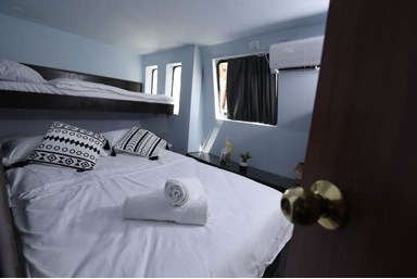 חוויה על המים אילת - יאכטה על המים