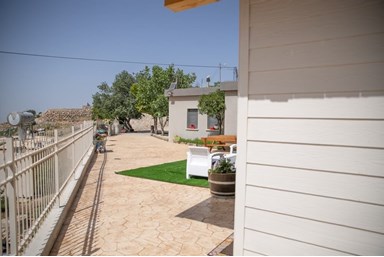 הצימרים של רוז - החצר