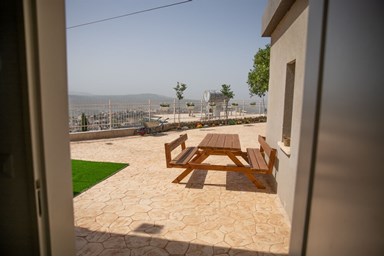 הצימרים של רוז - החצר