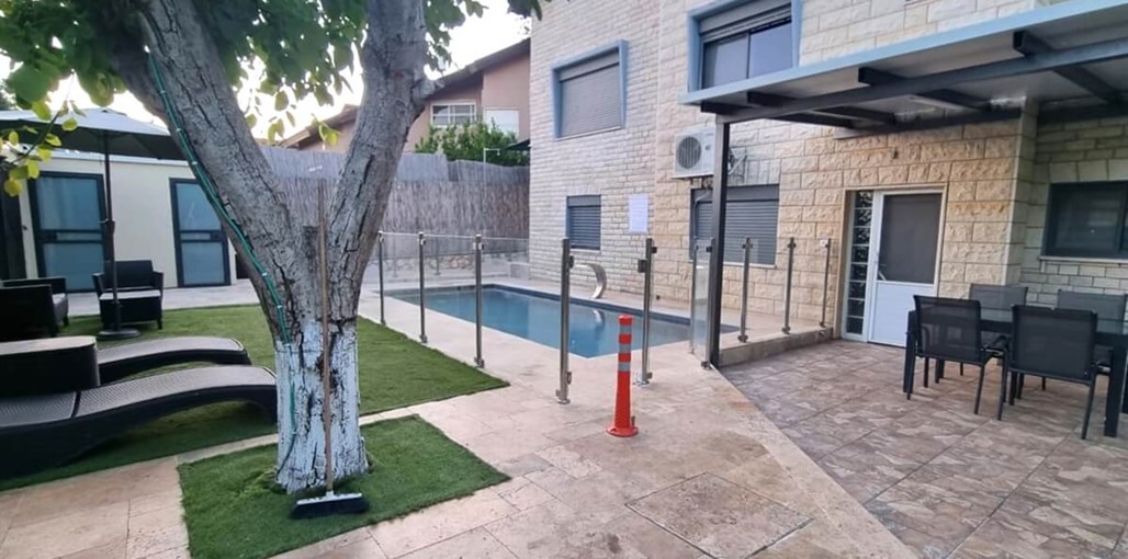 אחוזת רזים- מונה ליזה חוץ חדשות (1).jpeg